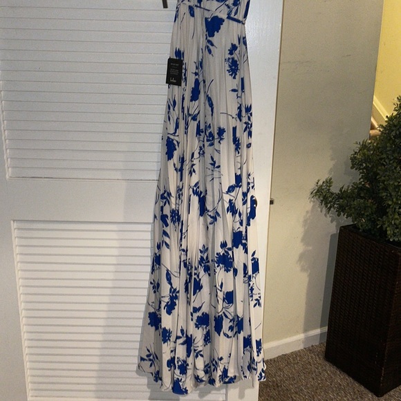NWT women’s lulus Lindsie Blue and White Floral Print
Pleated Wrap Maxi Dress - Picture 14 of 16